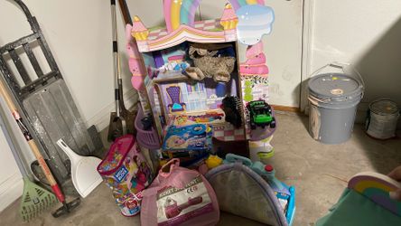 Clothes/ toys