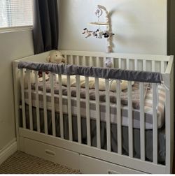 White convertible crib with matress