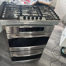 NEW BOSCH 5 BURNER STOVE TOP AND GE 30” ELECTRIC DOUBLE OVEN NEED GONE ASAP