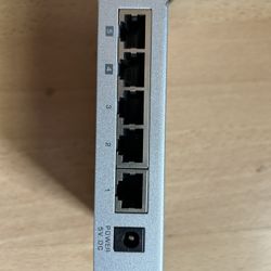 ZyXEL ES-105A - Ethernet Switch  - 5 x 10/100 - Desktop Group Hubs & Switche