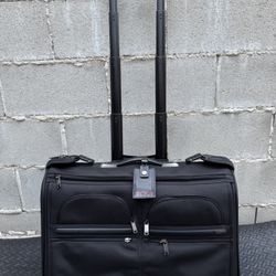 This Alpha 2 luggage bag is designed by TUMI in a black shade. 2 wheeled luggage case
