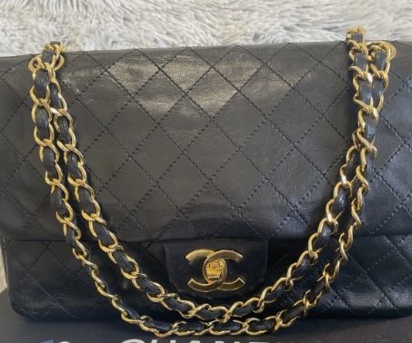 Chanel shoulder bag black