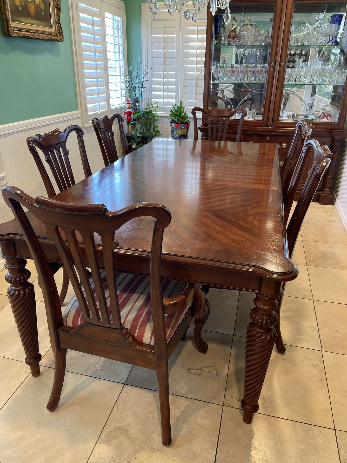 Dining Room Table And  6 Chairs  