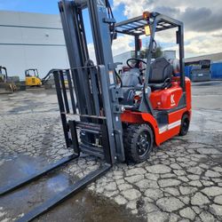 Kalmar forklift 5000 lb capacity(850 hrs!! wow)  3 stage side shift 