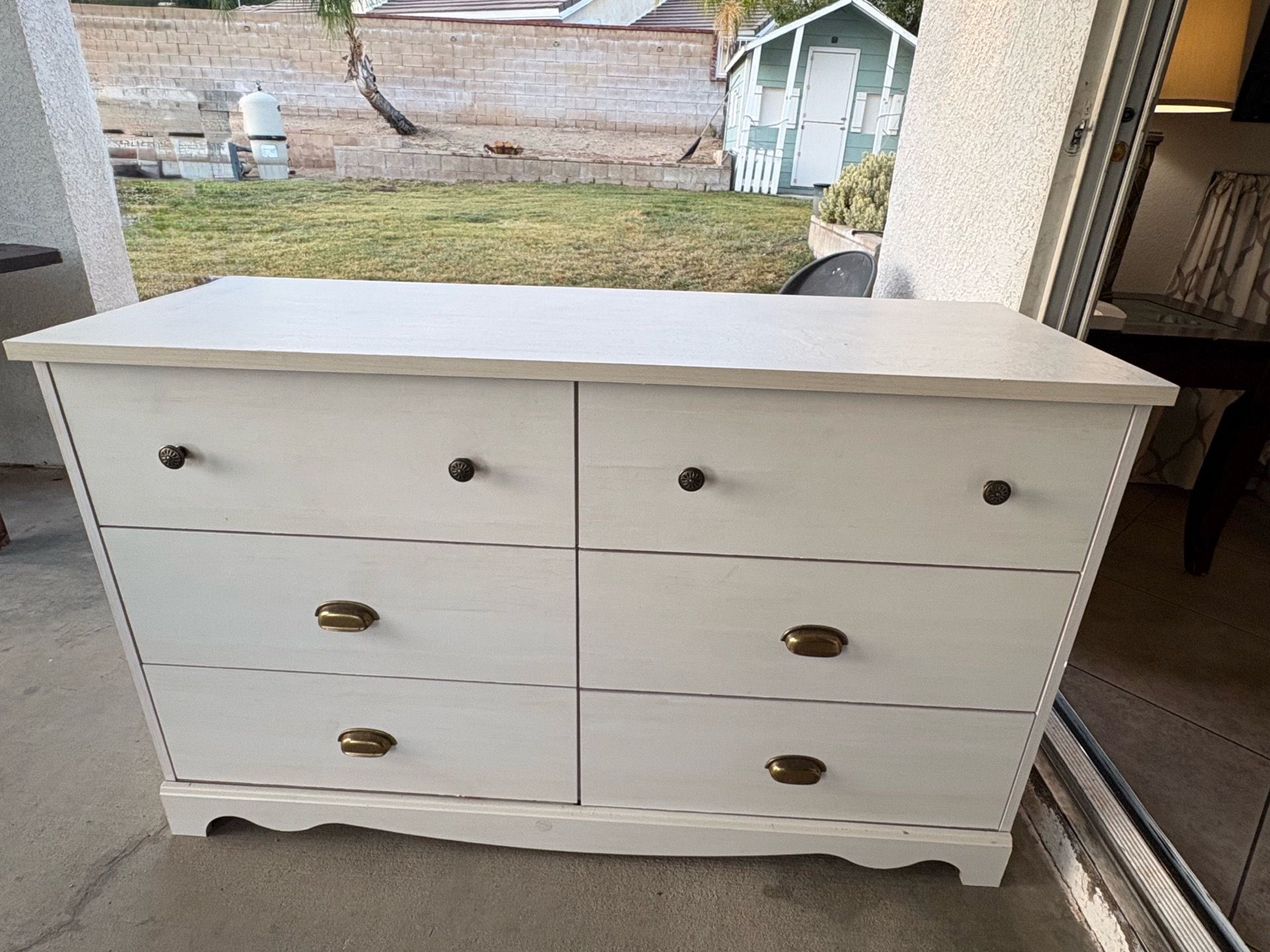 Dresser