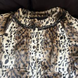 ❤️❤️BEAUTIFUL LEOPARD HALF COAT N RING BLING BLING   NEVER WORN 