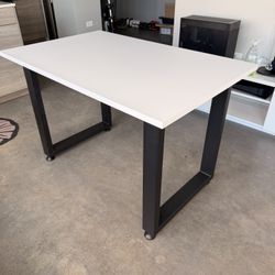 Desk/Table