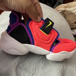 Nike Size 6 Y 