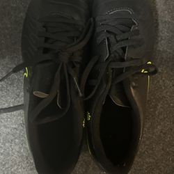 Never Used Men’s Soccer Cleats 