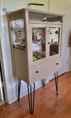Elegant & Spacious Bird Cage – Excellent Condition