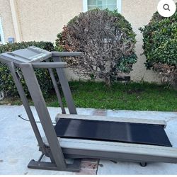 Treadmill Soft Strider by Health Rider - Electric Powered Inclinable With Powered Console & Data Readout • Treadmills, Home Gyms, Leg Exercise, In-hom