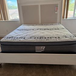 NEW MATTRESS KING SIZE PLUSH WITH BOX SPRING