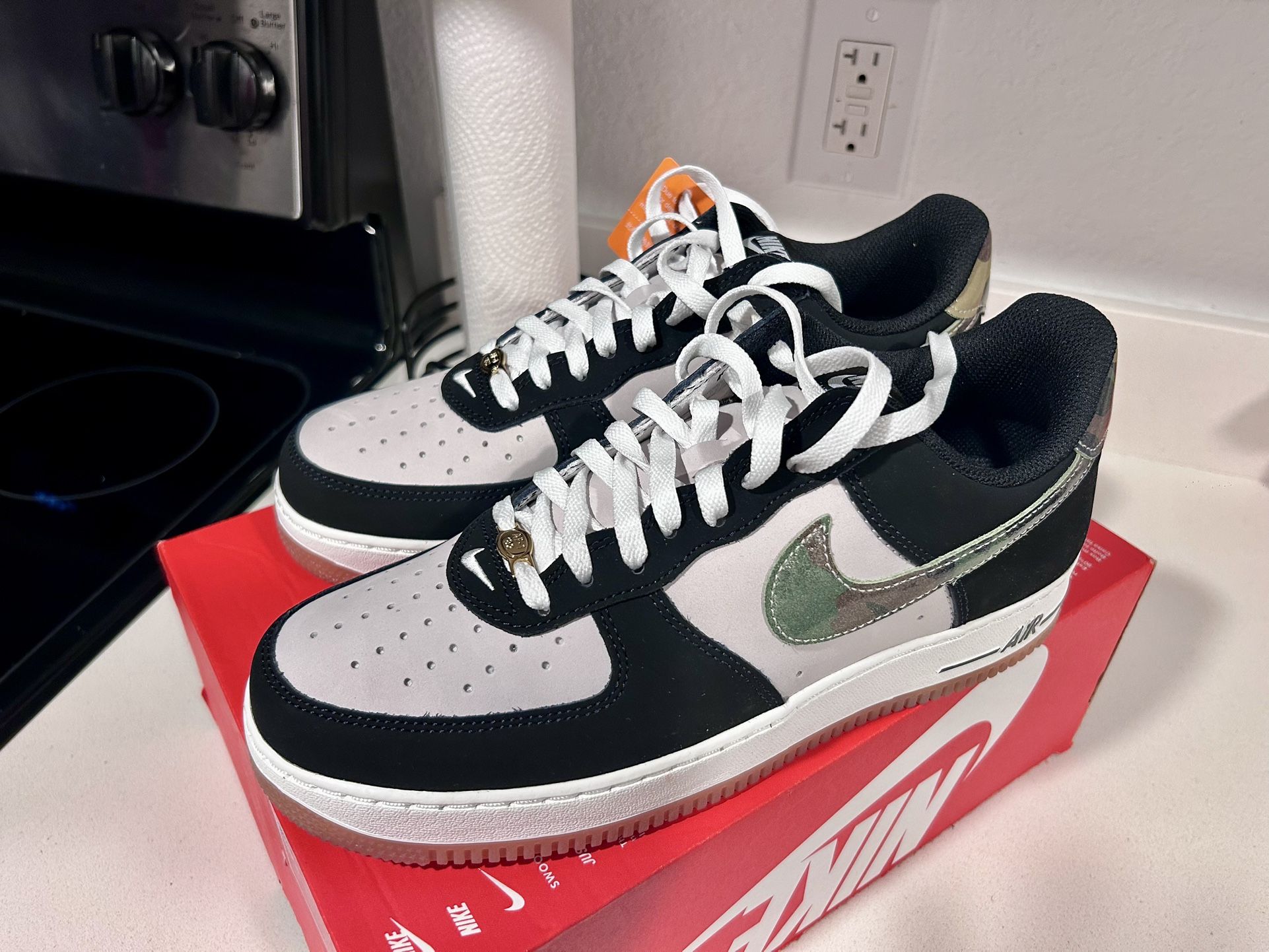 Air Force 1 Low Retro / Size 9.5