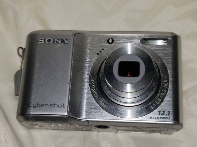 Sony Cybershot S2100 digital camera 12.1mp
