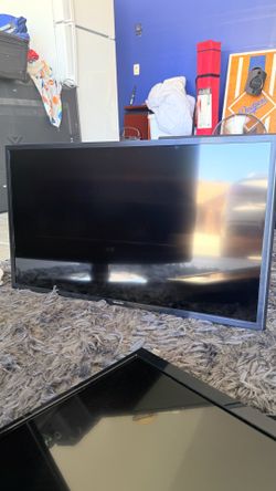 3 Samsung 2 Toshiba and 1 LG TVS