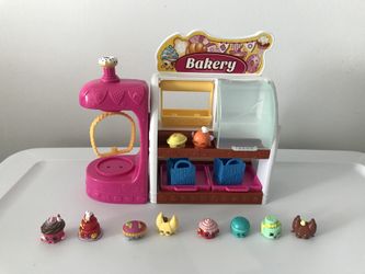 Shopkins Bakery Stand w/ 10 shopkins