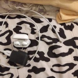 Now Apples headphones Bluetooth Phone  Work Good And Good Bass $80