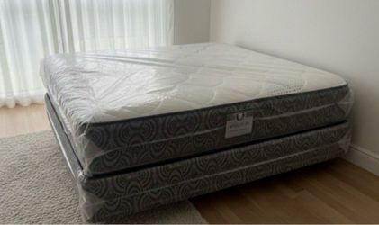 NEW MATTRESS KING SIZE PLUSH WITH BOX SPRING- FREE DELIVERY 🚚🚚🚚