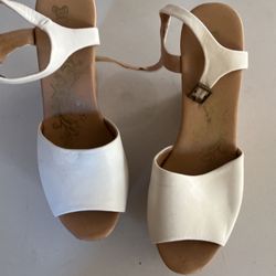 Size 9 wedges white