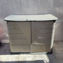 Rubbermaid Shed