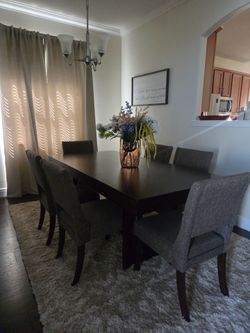 Cash and carry ONLY -Dining table W/6 chairs