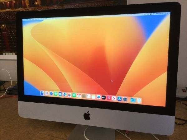 Apple iMac 2017 21.5" i5 8gb 1TB HDD w/Keyboard and Mouse