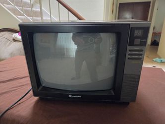 Vintage 1987 Samsung Celebrity 13" Color CRT TV (Model TC3323V) - Retro Gaming