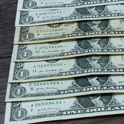 This Is A Lot Of (7) Super Ultra RARE STAR Dollars Bill's 