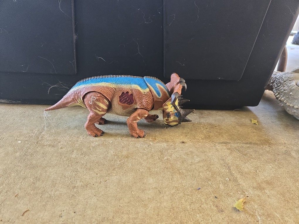 2010 Jurassic Park Dino Showdown PACHYRHINOSAURUS Toys R Us exclusive toy RARE!