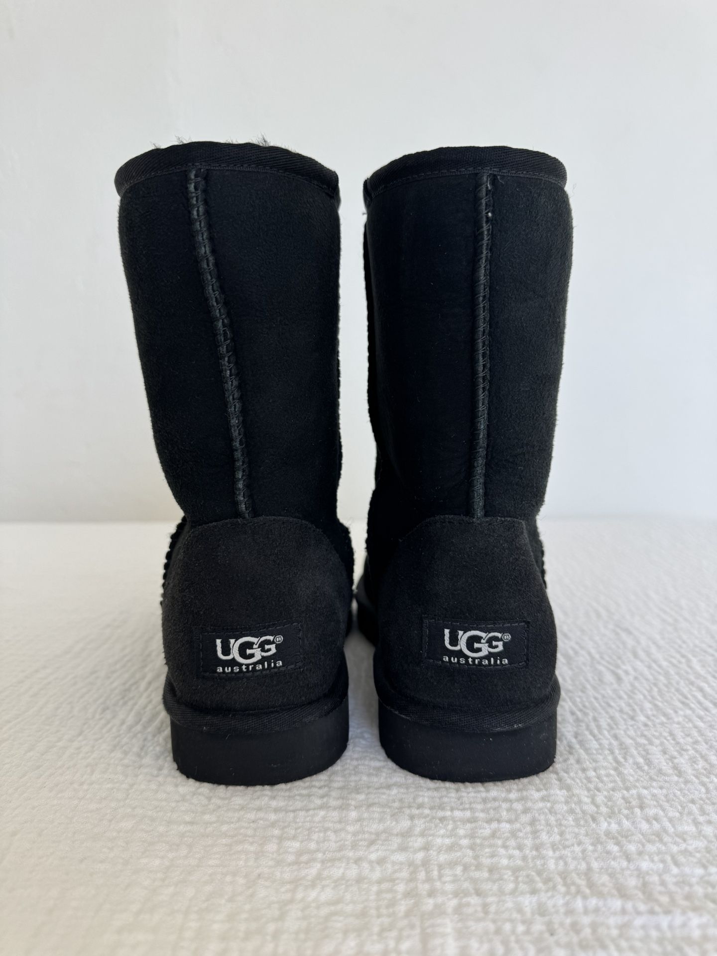UGG Short Classic Boots Model 5825. Women’s US7  EU38