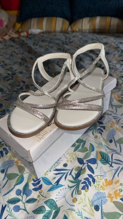 New Women Size 6 Sandals 