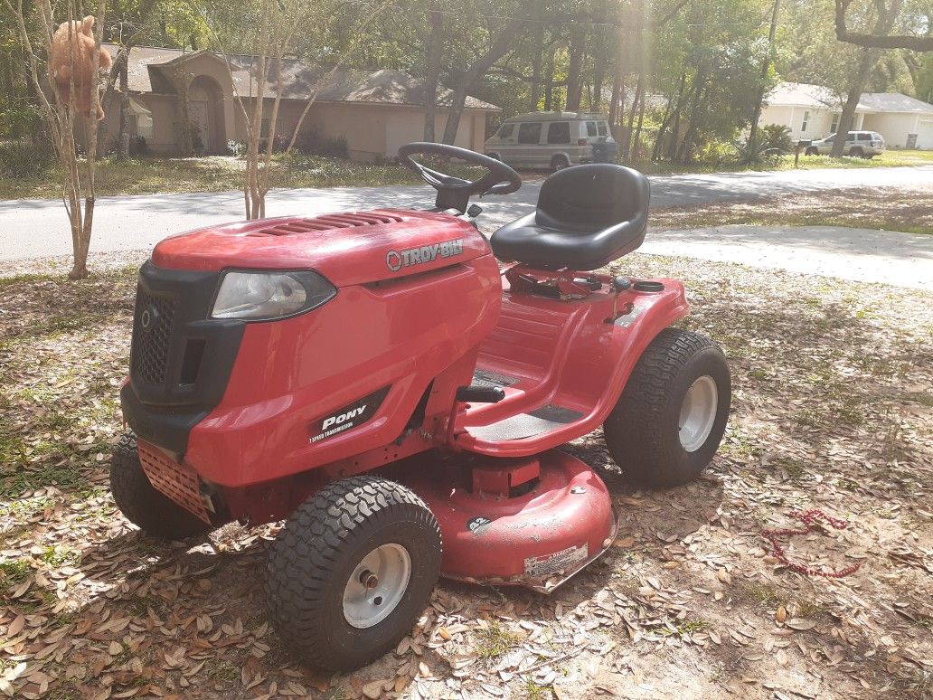 Troy -bilt 7 spd riding lawn mower 17.5 horse 500cc Briggs& Stratton