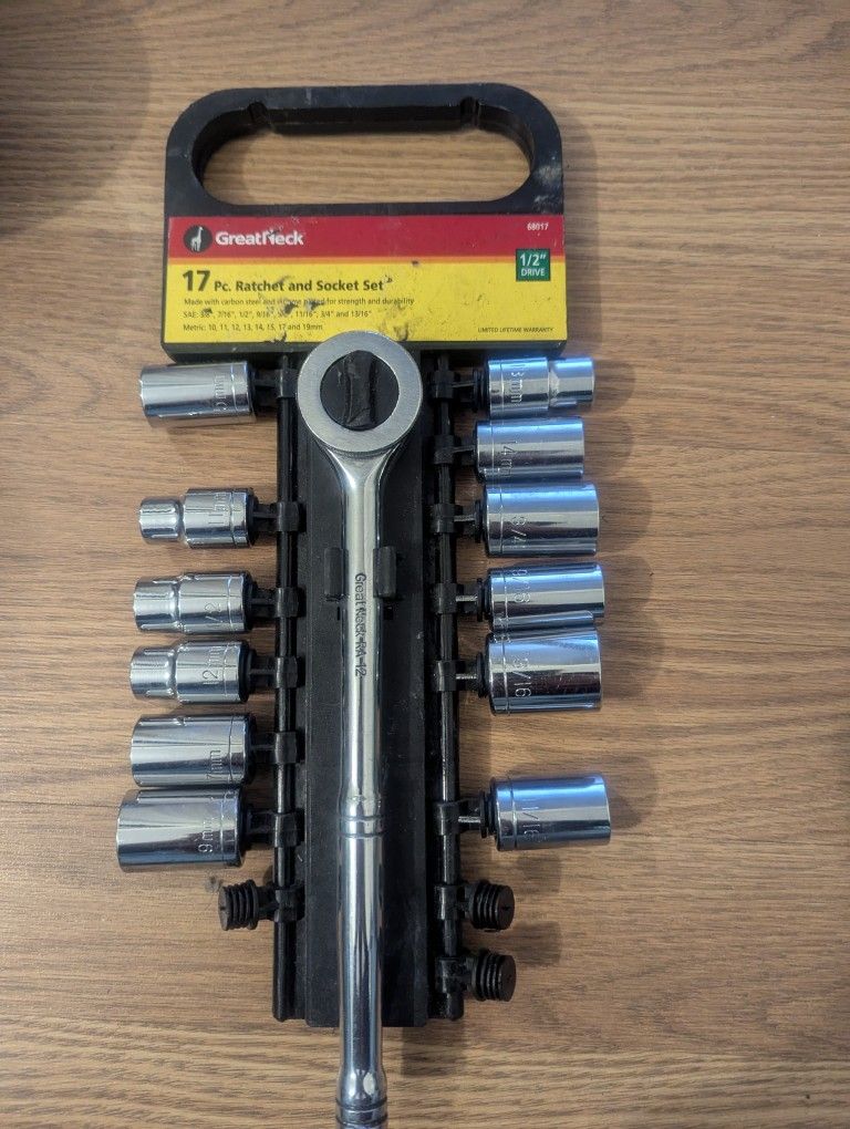 GreatNeck 17-Piece 1/2" Drive Ratchet & Socket Set (SAE & Metric)
