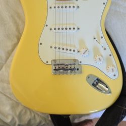 Fender stratocaster Guitar - Player 2 Series 2025 Model with Fender mustang lt2 Amp (combo or individual) - Excellent Condition
