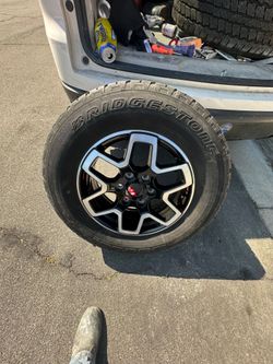 OEM off Ford bronco 18" new wheels and tires