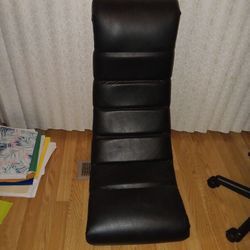 Black Entertainment Chair