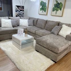 Savannah Sofa And Loveseat

