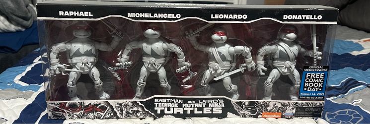 Ninja turtle figures