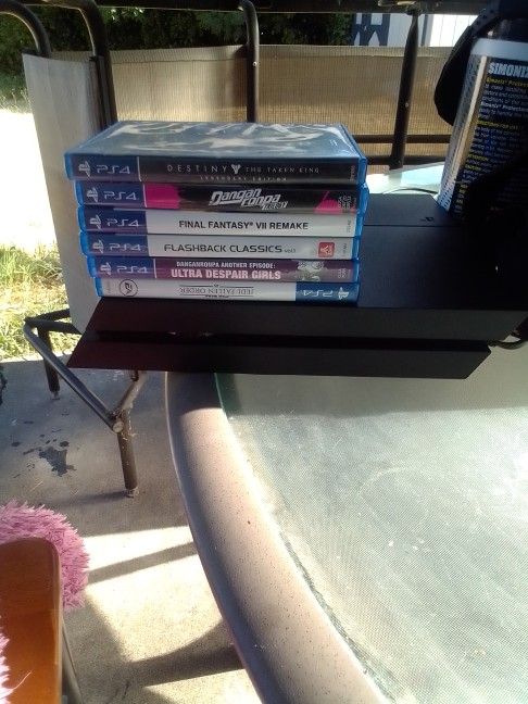 Playstation 4 With 6 Games