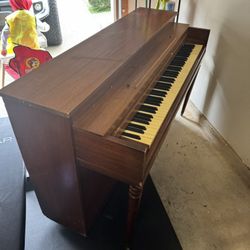 Upright piano