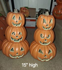 Pair of stacked Pumpkins