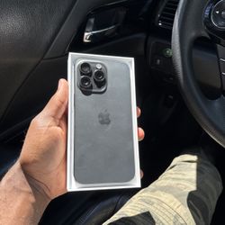 iphone 15 Pro Max - 256gb - UNLOCKED 