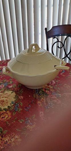 Large beautiful Mikasa Soup Tureen Almost New In Excellent Condition