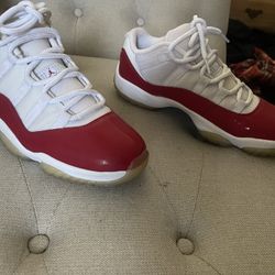 Air Jordan 11 Low (Cherry)