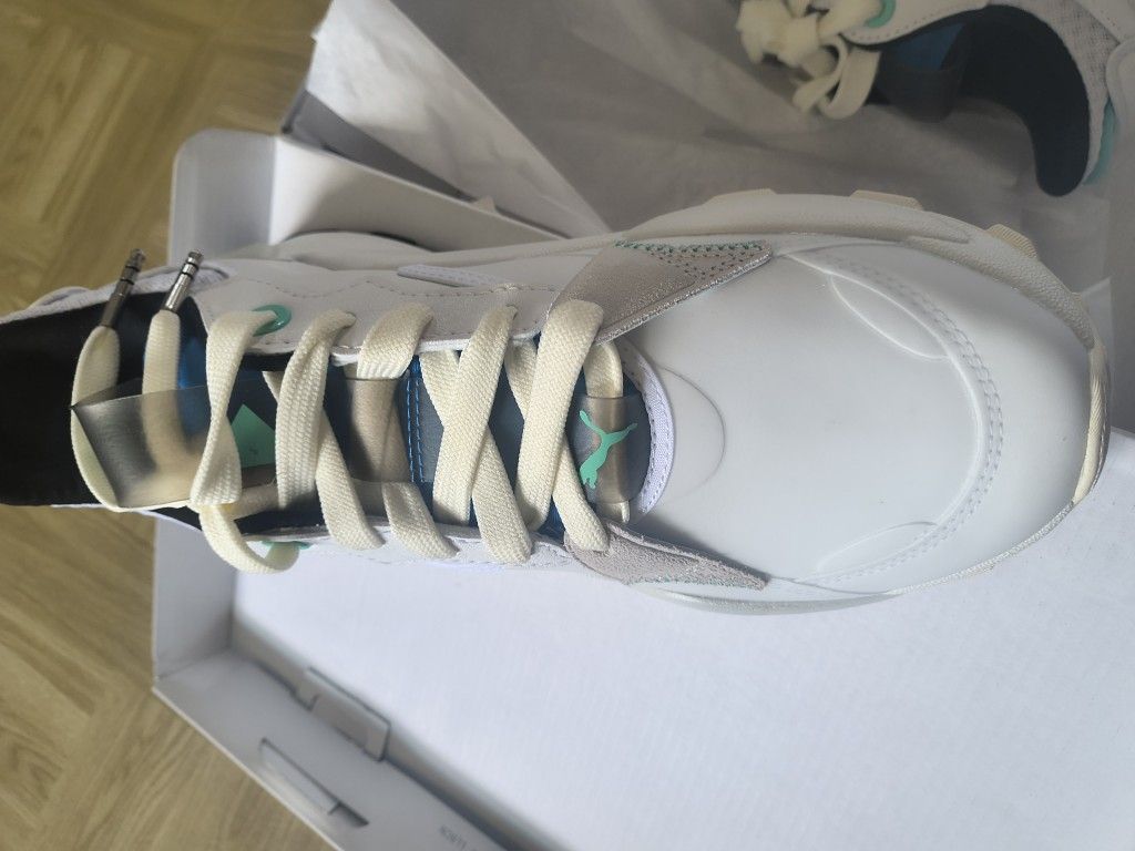 Size 9 Puma Playlist