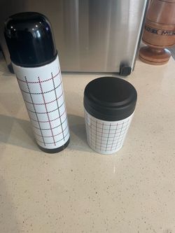2 Thermos new hot/cold