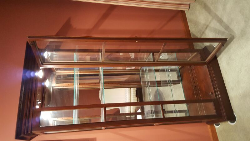 Ethan Allen Georgian Court Curio Cabinet