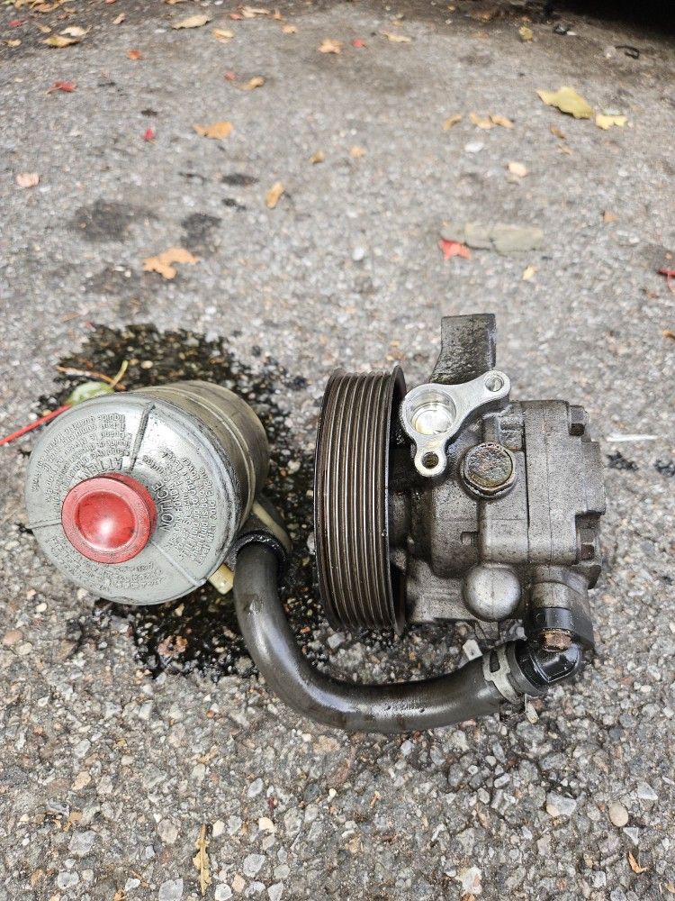02-06 ACURA RSX Powersteering Pump With Resivoir 