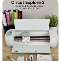 Cricut Explore 3 W/ Materials 