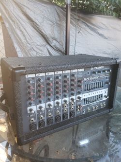 Aplificador PEAVEY Efectos ,Equializador Buenisima